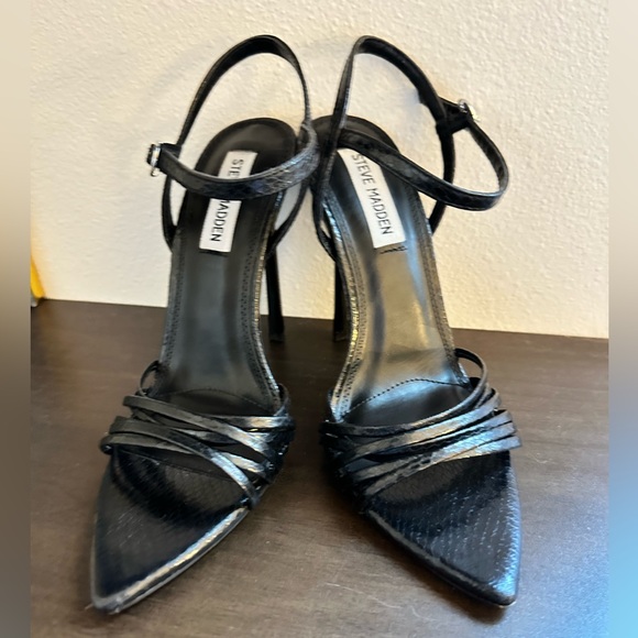 Steve Madden Wendy Black Snakeskin Embossed Leather Ankle Strap Heels  7.5 EUC - Picture 2 of 6